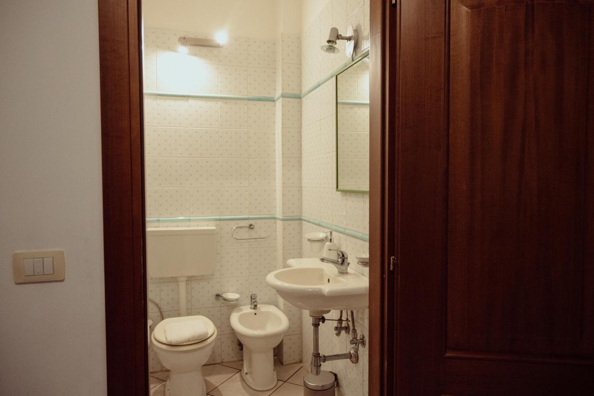 La Maison De Aeroporto di Catania Fontana Rossa Esterno foto